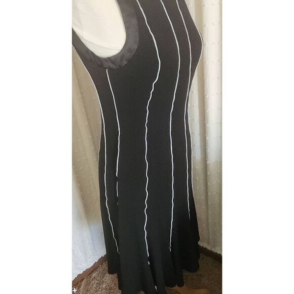 Sandra Darren got and flare black dress with satin trim - Picture 3 of 12